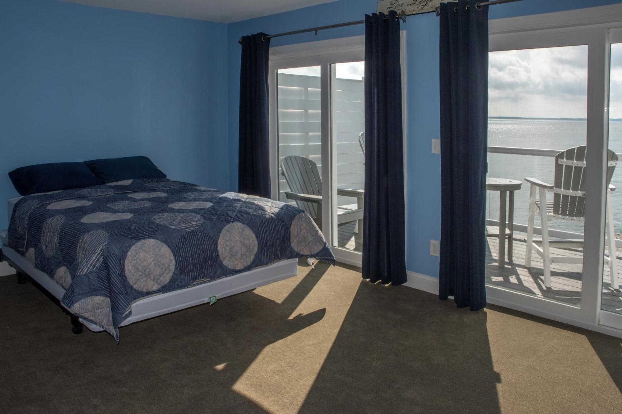 Put-In-Bay Condos Room photo